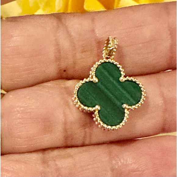 18K Clover Pendant - Picture 2 of 3